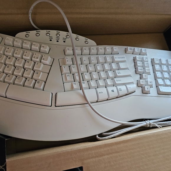 Ergonomic keyboard - Picture 2 of 2